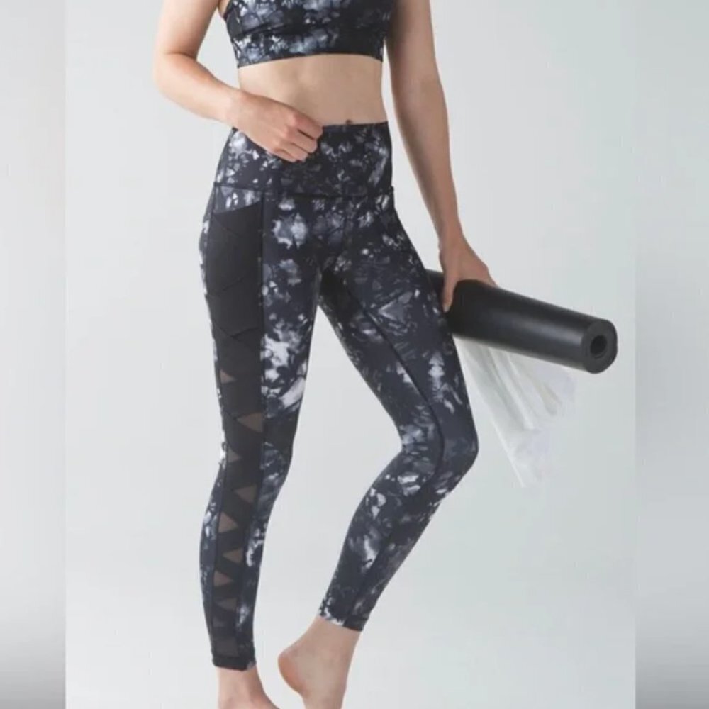 Lululemon Rise and Flow‎ Pant Dusk Dye White Black size 4